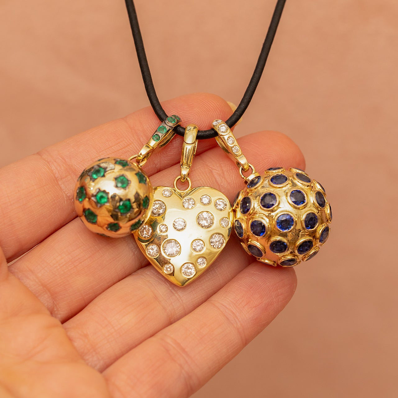 Mega Orbe Charm