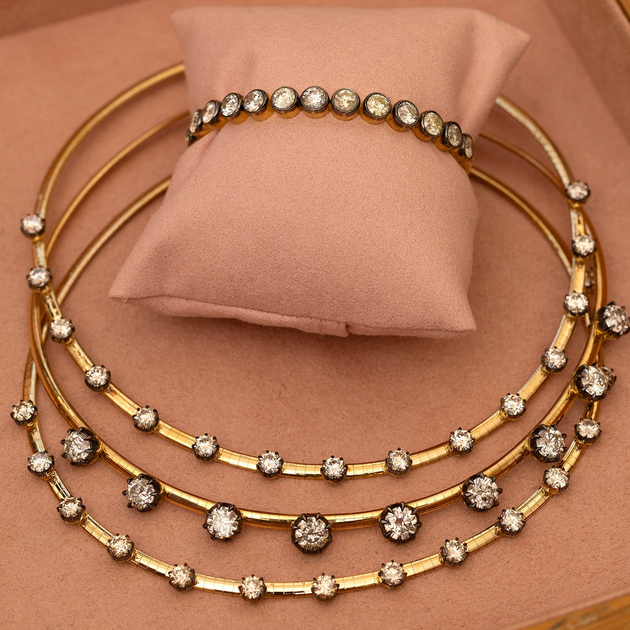 Blackened Diamond Ridge Collar